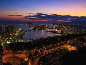 外滩璀璨夜景下的全景美食探索之旅