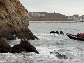 4驴友遇涨潮 女驴友2次落海身亡 悲剧再现海边攀岩险情