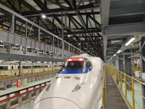 深广至成都动卧长啥样 CRH2E型列车首亮相