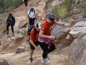 山地自行车骑行热潮涌动，众多骑行者热情高涨的冒险之旅