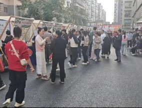 晓华店门口黑熊都来了 未报备已叫停