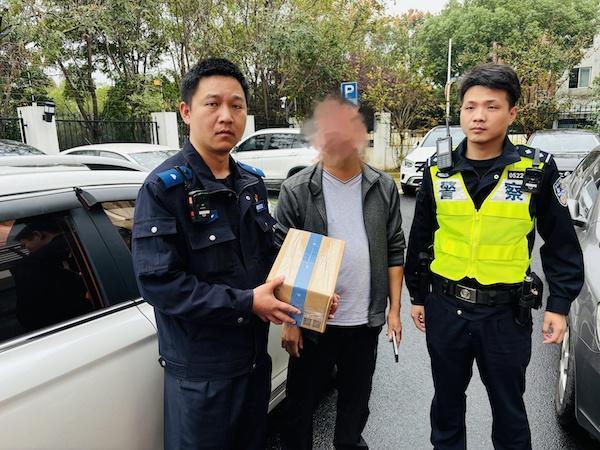 网约车接单疑电诈接民警一起送货 警觉司机识破骗局  第1张