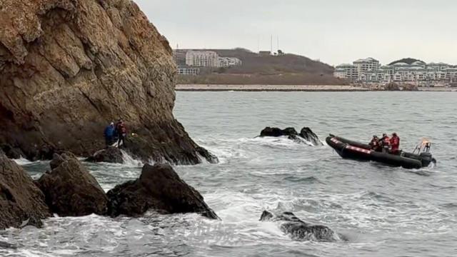 4驴友遇涨潮 女驴友2次落海身亡 悲剧再现海边攀岩险情  第1张