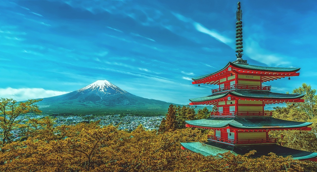 气候变迁致使红叶季节逐年推迟，富士山顶降雪迟迟未见，预测显示大阪东京将在12月初才现美景。  第1张