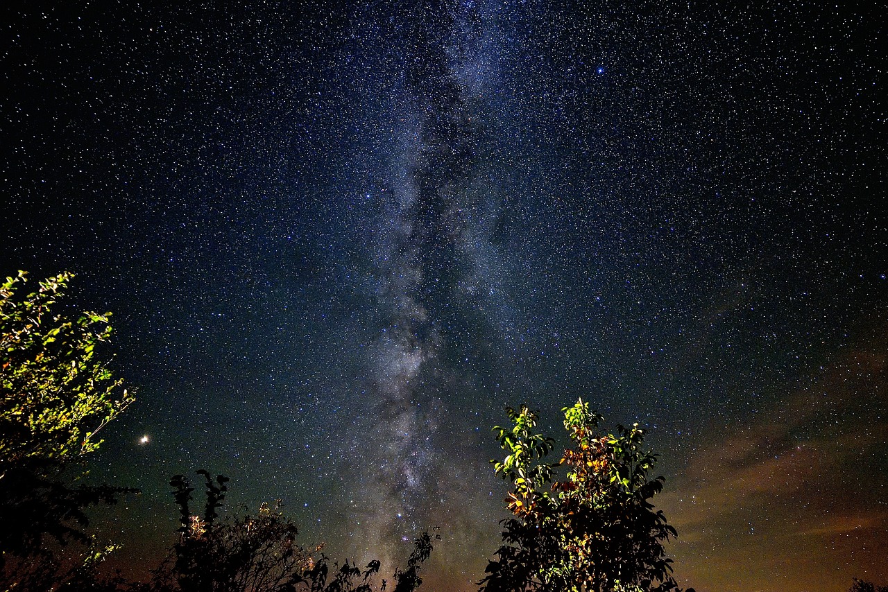 双子座流星雨七点是否会出现？——揭秘星空奇观！  第1张