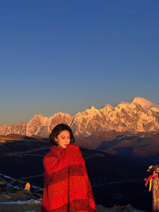 张馨予在西藏住三个月 分享日照金山美景  第2张