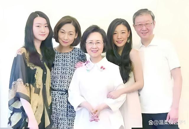 琼瑶儿媳悼念婆婆 深情告别恩师  第8张