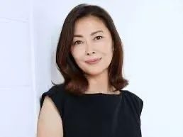 中山美惠浴缸离世震惊全国，警方调查缘由引发热议 演艺生涯辉煌终结  第1张