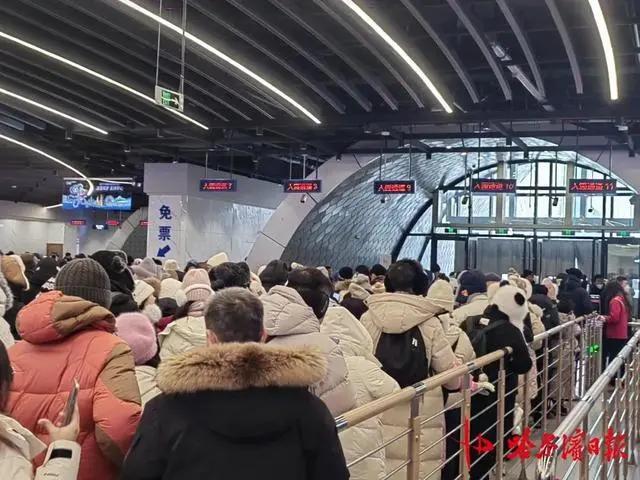 冰雪大世界近一周门票几乎售罄 游客热情高涨  第5张