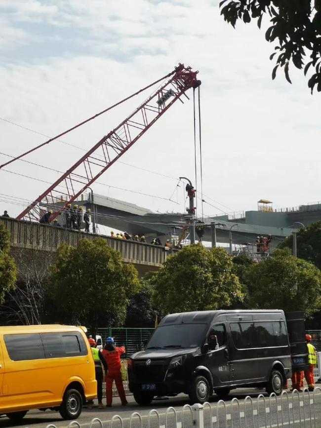 乘客讲述上海地铁11号线撞击瞬间 惊险一幕引发关注  第4张