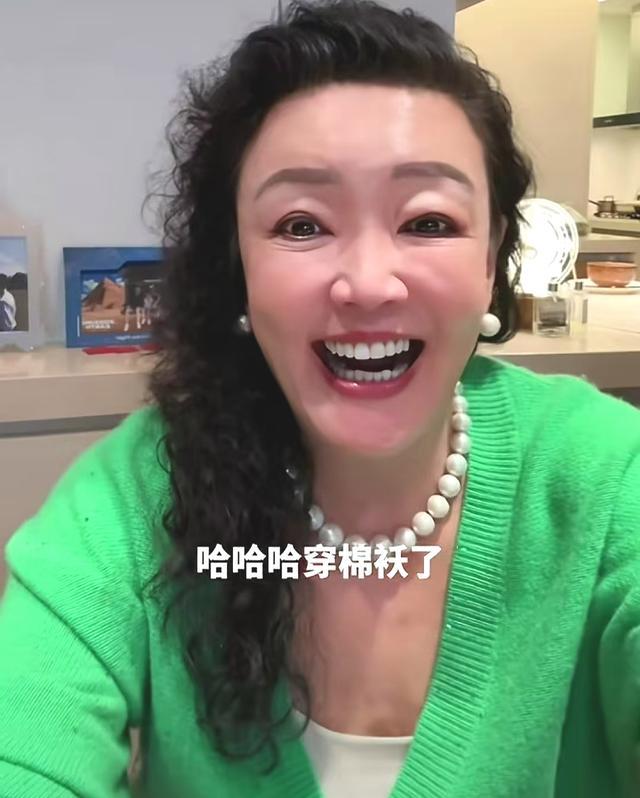 张兰和孙女说以后回清华读书 张兰见孙辈笑开花!  第4张