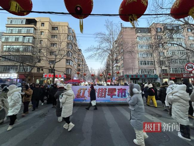 哈尔滨菜市场变网红打卡点 游客络绎不绝  第1张