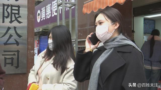 手机遗失出租车被陌生男子捡走 监控锁定归还却遭刷机  第4张