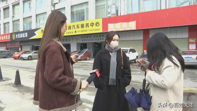 手机遗失出租车被陌生男子捡走 监控锁定归还却遭刷机  第1张