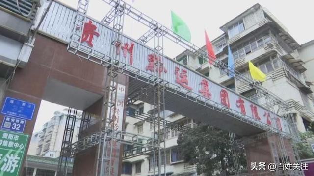 手机遗失出租车被陌生男子捡走 监控锁定归还却遭刷机  第3张