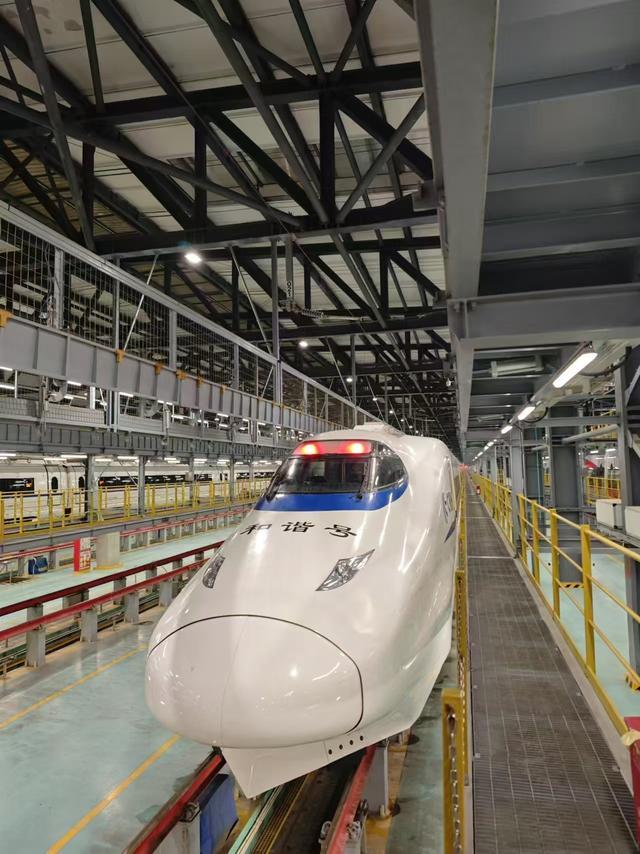 深广至成都动卧长啥样 CRH2E型列车首亮相  第1张