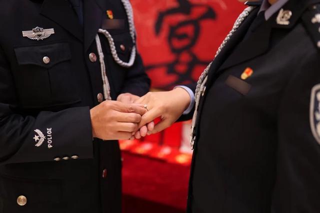 两缉毒警曾假扮情侣如今订婚了 从战友到爱人  第1张