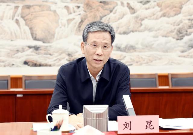 财政部原部长刘昆履新职 出任社保基金理事会党组书记  第2张